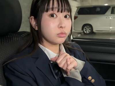 素人企画で制服娘がえちえちSEX！片足パンツＭ字レッグ美脚パイパンまんこ制服着衣ハメ正常位ックス！_の画像