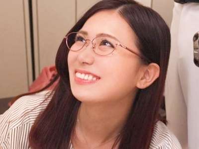 メガネ美人がAVデビューでえちえちSEX！グイングイン腰振り痴女りグラインド騎乗位！ぱんぱん立ちバ！_の画像